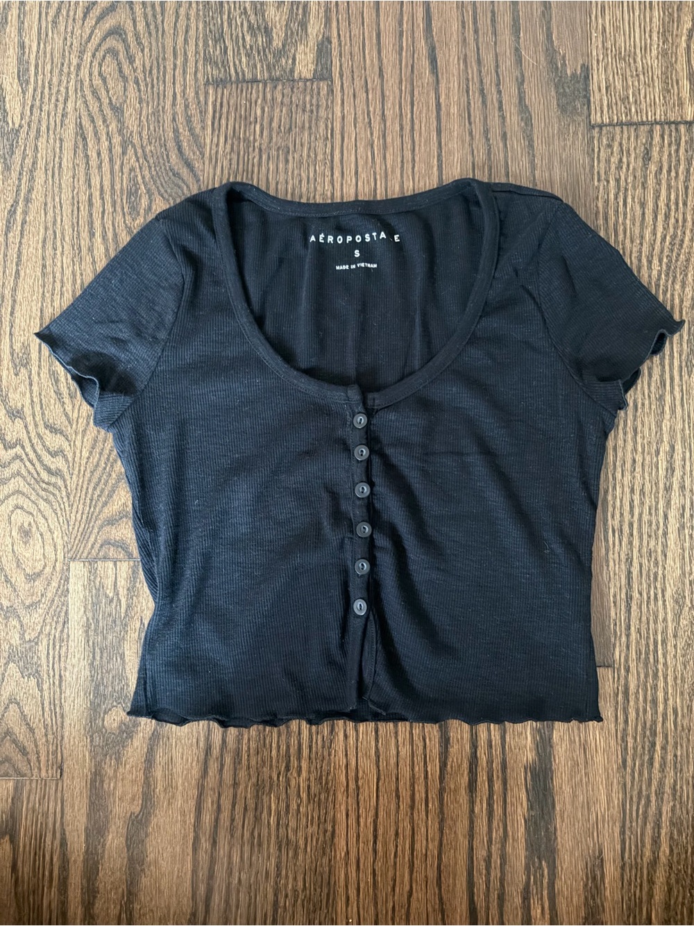 Aeropostale Black Short-Sleeve Ribbed Button Crop Top